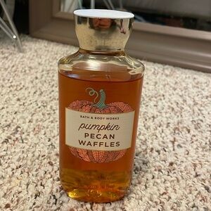 Bath and body works-Pumpkin pecan waffles shower gel